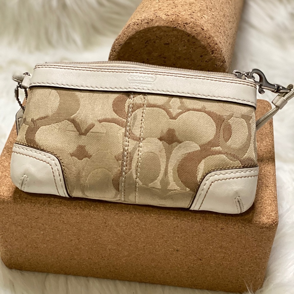 Coach wristlet - Picture 3 of 3